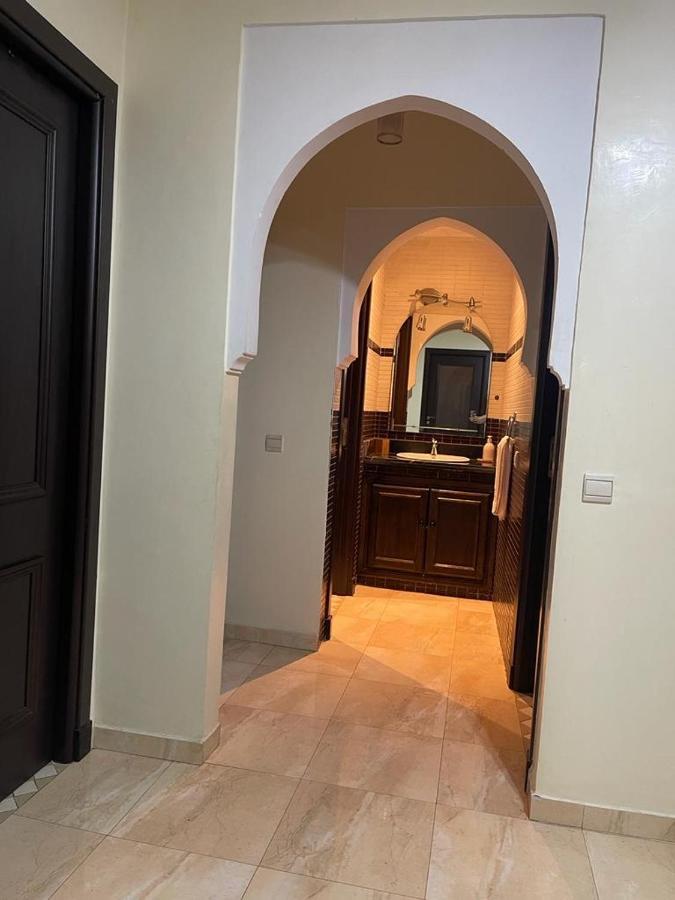 Magnifique Appartement Spacieux Confort Propre Familial 2 Chambres Salon Et Salle A Manger A 20Mn A Pied De Place Jemaa El Fina 4 Piscines Dans Espace De Golf A 12 Mn En Voitures L Entree Est Gratuit Pour La Clientele Ouvert Entre 10H Et 20H Marrákes Kültér fotó
