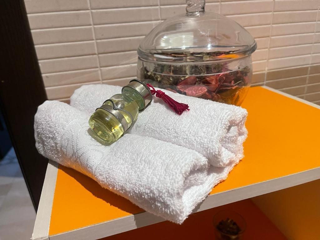 Magnifique Appartement Spacieux Confort Propre Familial 2 Chambres Salon Et Salle A Manger A 20Mn A Pied De Place Jemaa El Fina 4 Piscines Dans Espace De Golf A 12 Mn En Voitures L Entree Est Gratuit Pour La Clientele Ouvert Entre 10H Et 20H Marrákes Kültér fotó