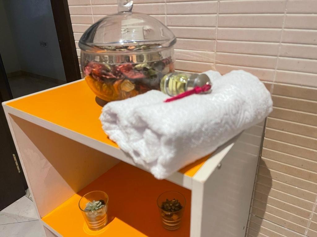 Magnifique Appartement Spacieux Confort Propre Familial 2 Chambres Salon Et Salle A Manger A 20Mn A Pied De Place Jemaa El Fina 4 Piscines Dans Espace De Golf A 12 Mn En Voitures L Entree Est Gratuit Pour La Clientele Ouvert Entre 10H Et 20H Marrákes Kültér fotó