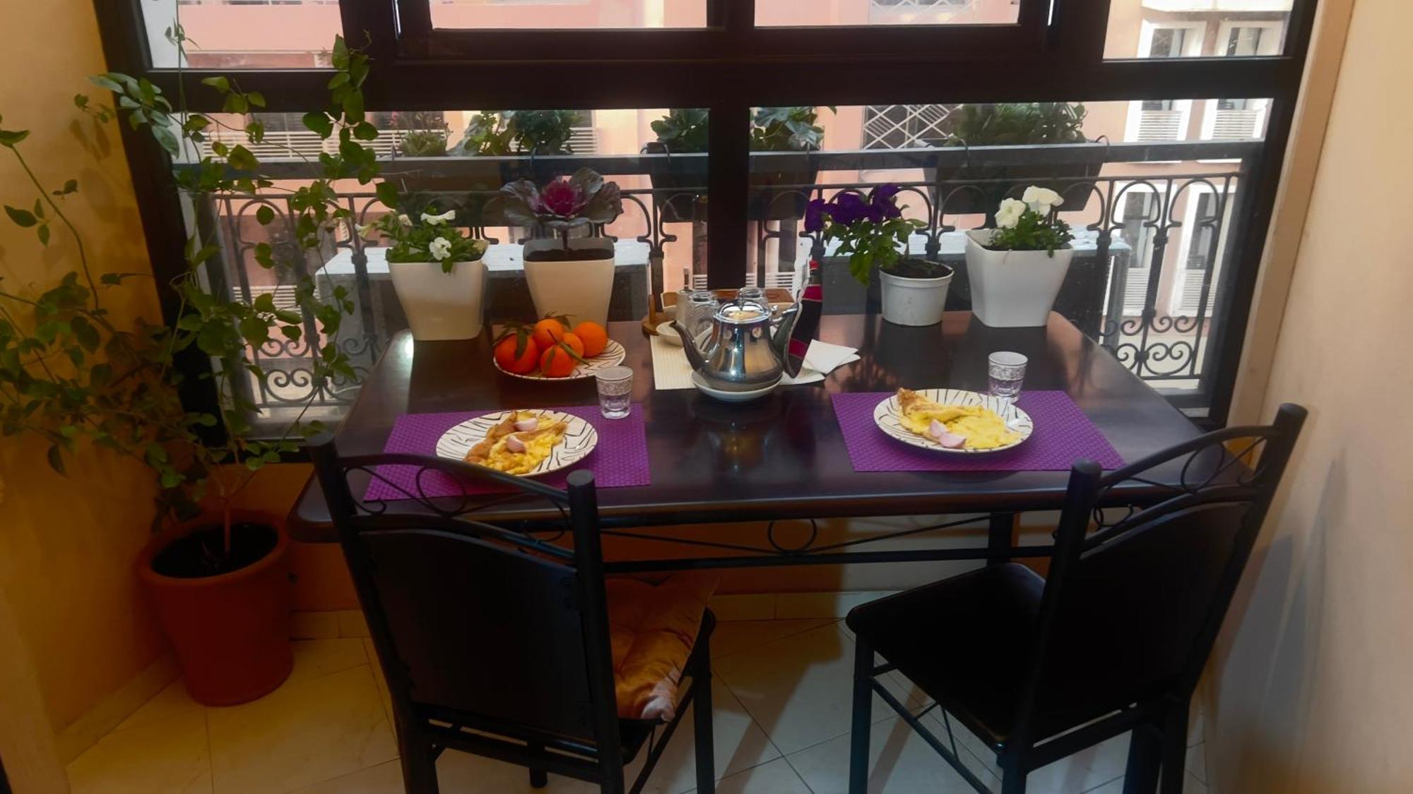 Magnifique Appartement Spacieux Confort Propre Familial 2 Chambres Salon Et Salle A Manger A 20Mn A Pied De Place Jemaa El Fina 4 Piscines Dans Espace De Golf A 12 Mn En Voitures L Entree Est Gratuit Pour La Clientele Ouvert Entre 10H Et 20H Marrákes Kültér fotó