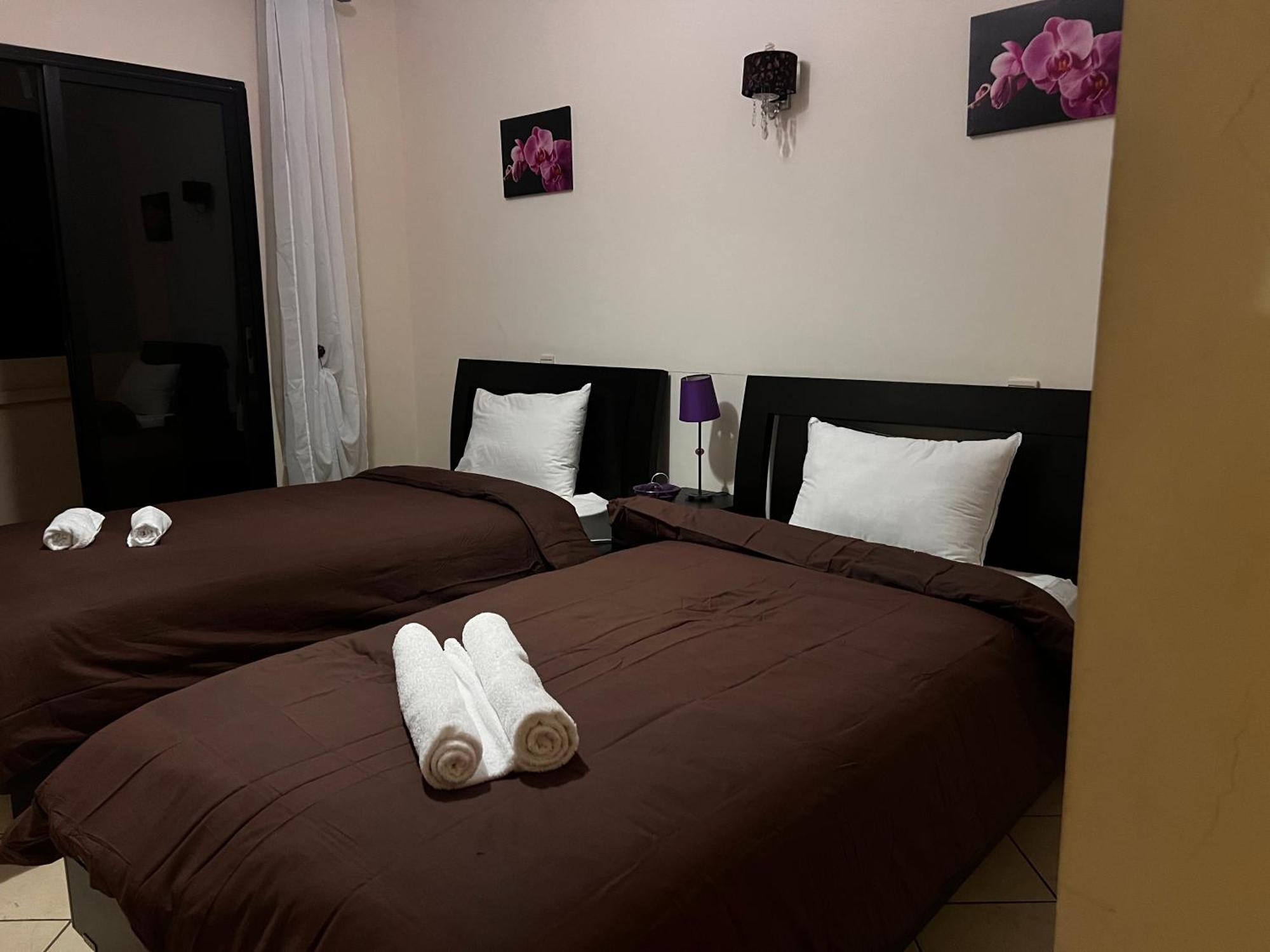 Magnifique Appartement Spacieux Confort Propre Familial 2 Chambres Salon Et Salle A Manger A 20Mn A Pied De Place Jemaa El Fina 4 Piscines Dans Espace De Golf A 12 Mn En Voitures L Entree Est Gratuit Pour La Clientele Ouvert Entre 10H Et 20H Marrákes Kültér fotó