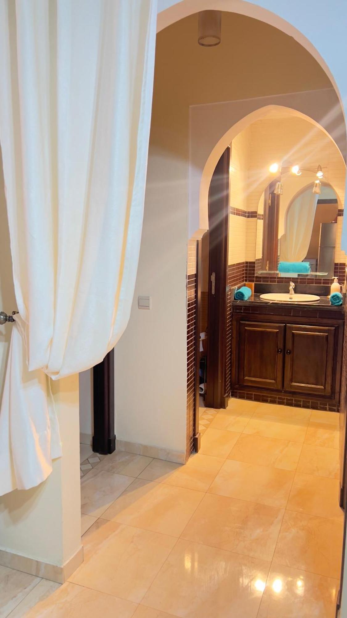 Magnifique Appartement Spacieux Confort Propre Familial 2 Chambres Salon Et Salle A Manger A 20Mn A Pied De Place Jemaa El Fina 4 Piscines Dans Espace De Golf A 12 Mn En Voitures L Entree Est Gratuit Pour La Clientele Ouvert Entre 10H Et 20H Marrákes Kültér fotó
