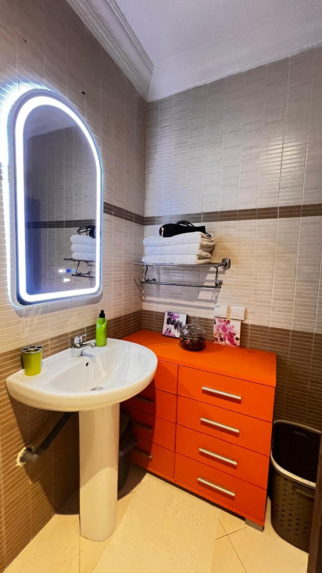 Magnifique Appartement Spacieux Confort Propre Familial 2 Chambres Salon Et Salle A Manger A 20Mn A Pied De Place Jemaa El Fina 4 Piscines Dans Espace De Golf A 12 Mn En Voitures L Entree Est Gratuit Pour La Clientele Ouvert Entre 10H Et 20H Marrákes Kültér fotó